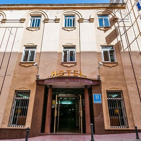 Hotel Victoria Linares  Buitenkant foto