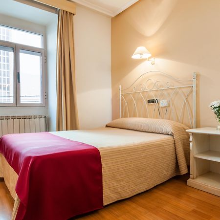 Hotel Victoria Linares  Buitenkant foto