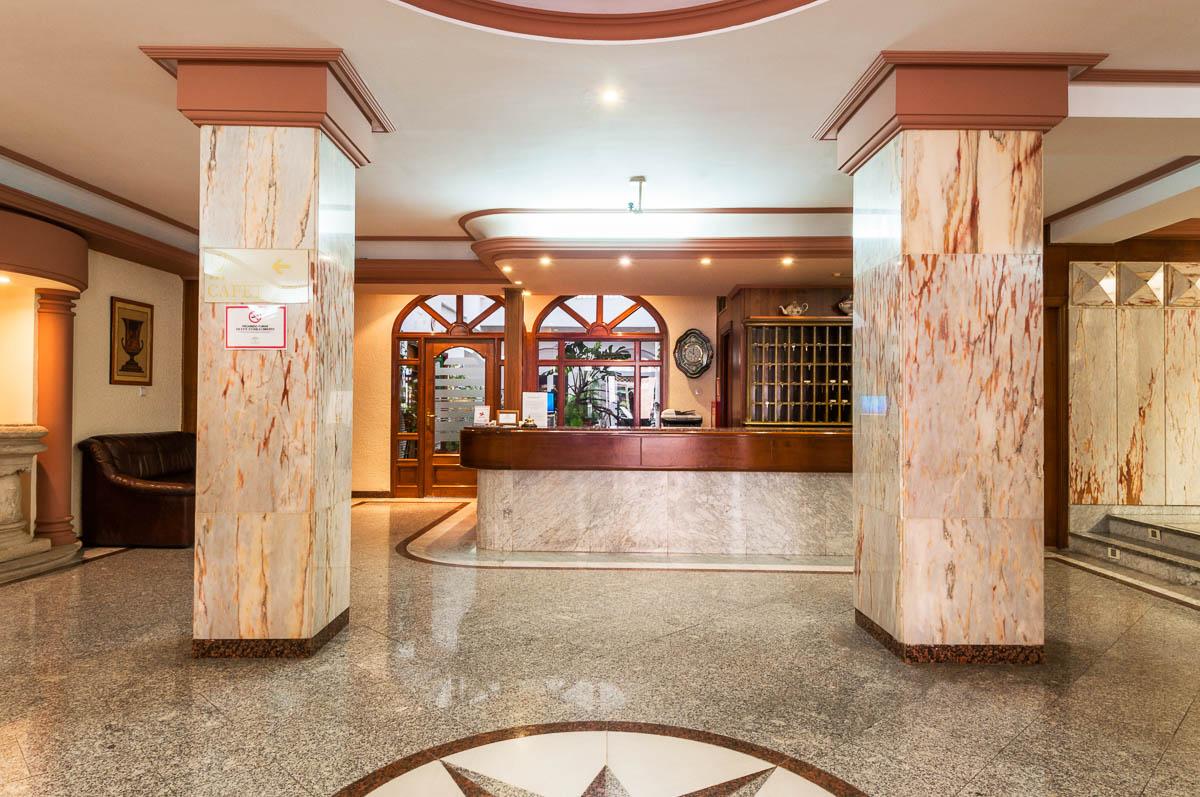 Hotel Victoria Linares  Buitenkant foto