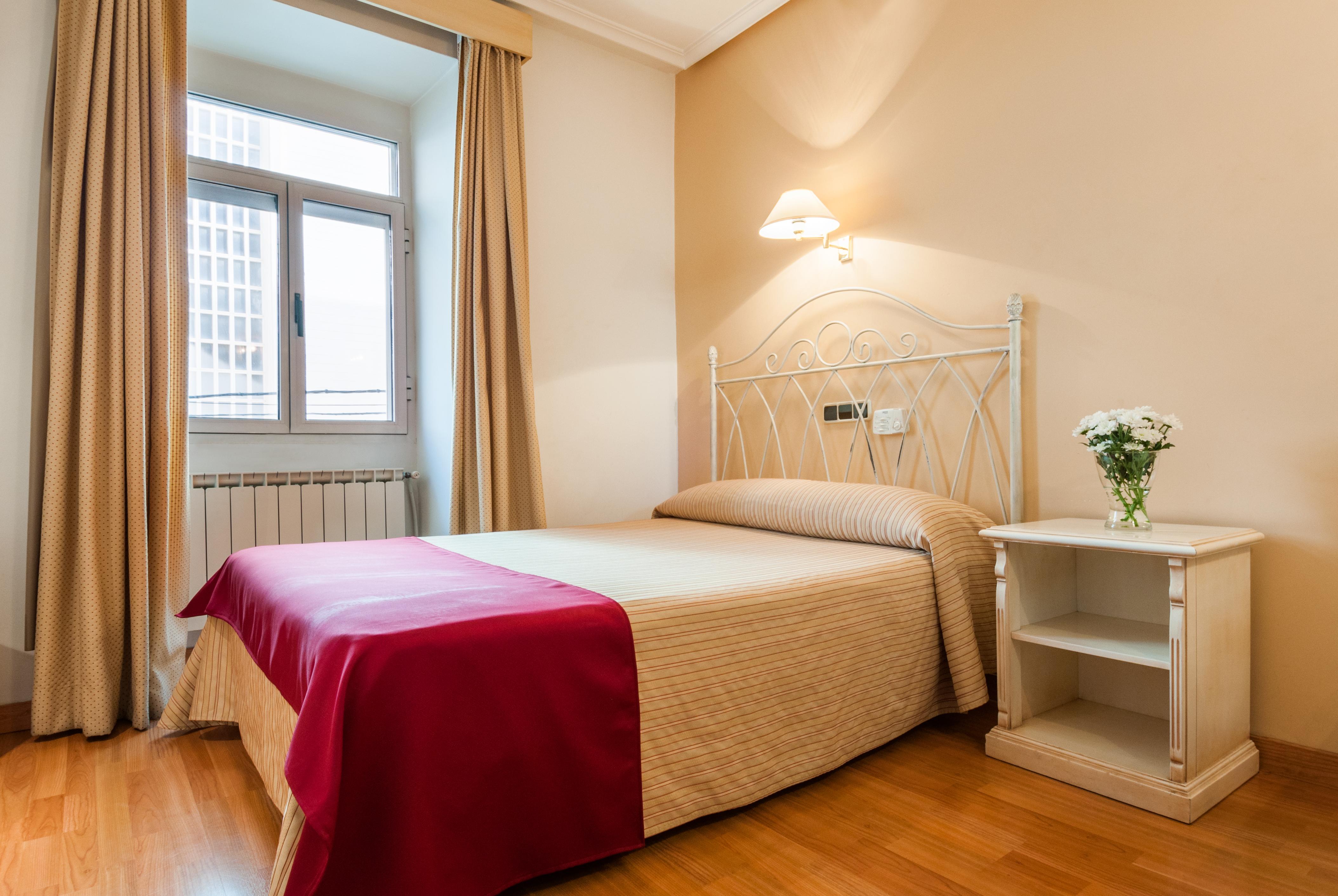 Hotel Victoria Linares  Buitenkant foto