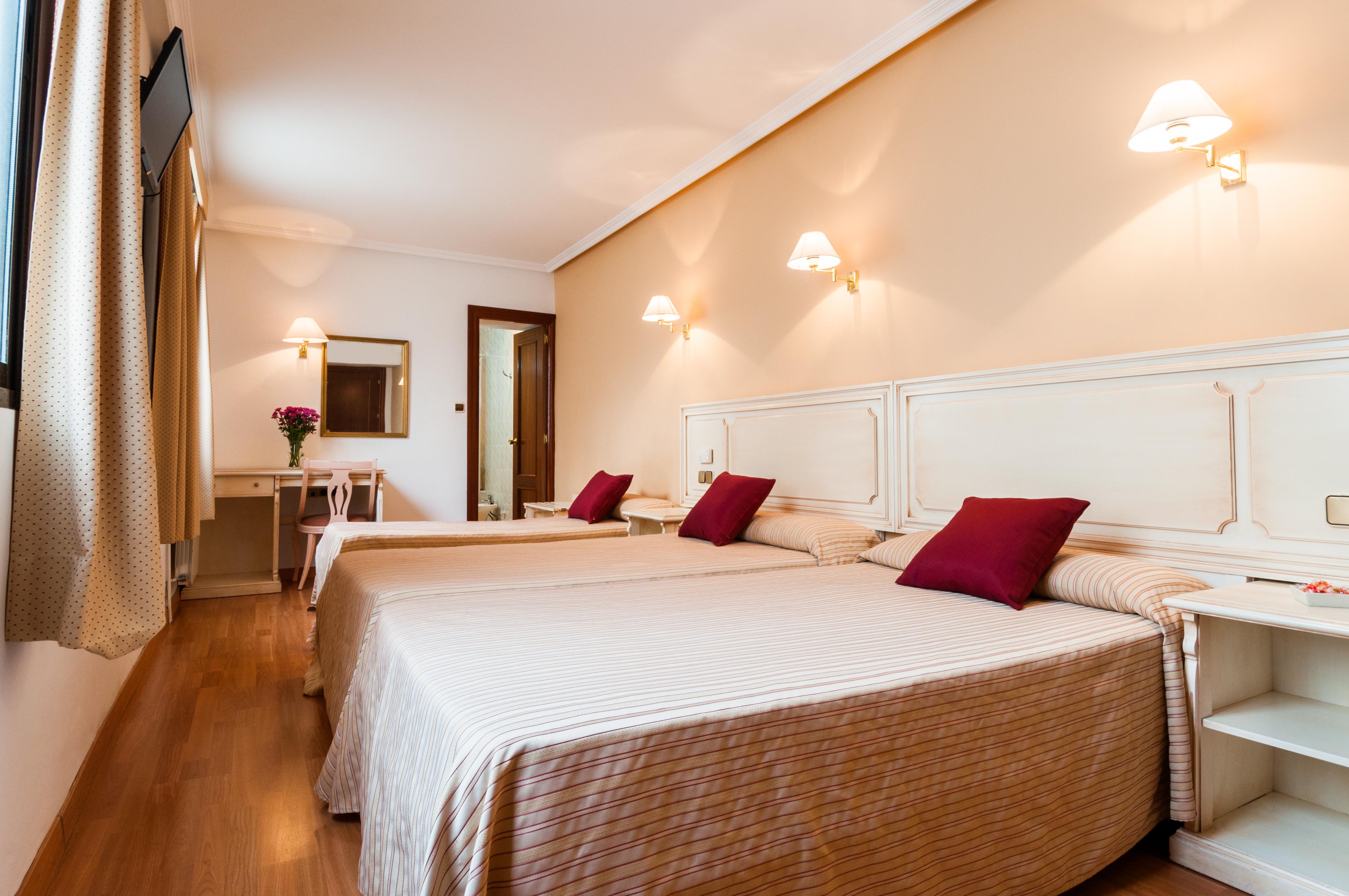 Hotel Victoria Linares  Buitenkant foto