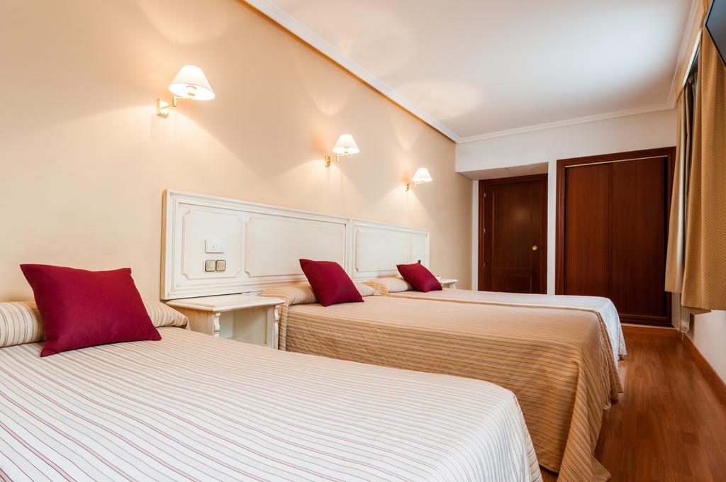 Hotel Victoria Linares  Buitenkant foto